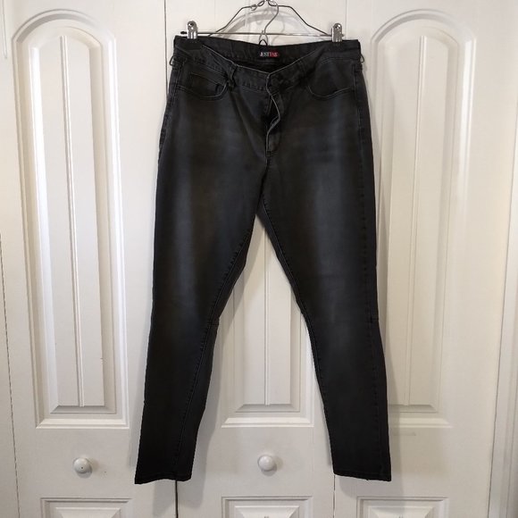 JustFab Super Skinny Moto black jeans - Picture 1 of 4
